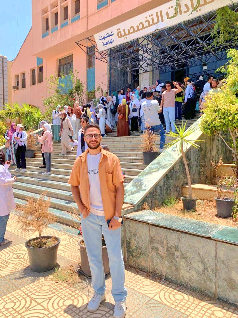 EltishMostafa's tweet photo. آخر امتحان ف حياتي رسمي فهمي نظمي 🎓✨
الحَمدُ لِلَّهِ الَّذي هَدانا لِهذا وَما كُنّا لِنَهتَدِيَ لَولا أَن هَدانَا اللَّهُ https://t.co/S6ZHdAJRdq