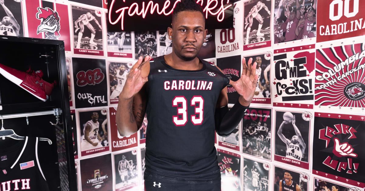 FamouslyGarnet's tweet photo. Join us on Wednesday at 7 PM LIVE on here or Facebook as we bring in former #Gamecock BJ Mack! @TheWelcomeHPod 

||@thebjmack33||@TheCaptain_03||@TannerPBronson||@CoachShannon14 https://t.co/C9XQV2U6kl