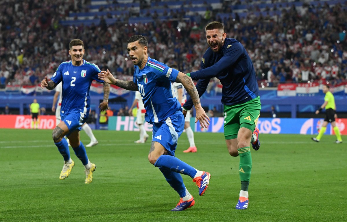 Azzurri's tweet photo. Aiutateci a scrivere un copy 👇

#EURO2024 #CroaziaItalia #Zaccagni
#Nazionale #Azzurri #VivoAzzurro https://t.co/4JupOtDgXY