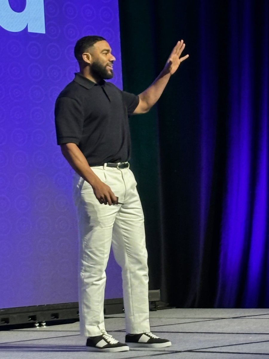 Lacey Robinson tweet media