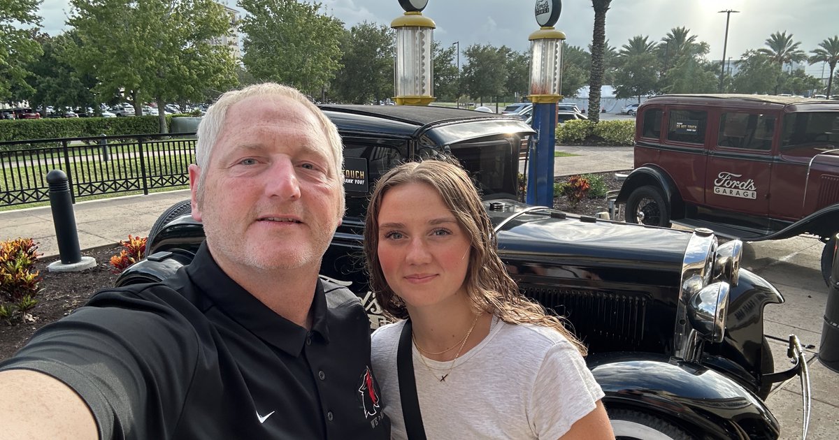 Kevin Beazley (@beazley_60) on Twitter photo Wrapped up Day 4 in Orlando 🌴very fortunate to spend quality dad time with <a href="/beaz_clare11/">Clare Beazley</a> while she competed with Team MiElite Mizuno. Proud of these talented young ladies and grateful for the amazing families we met. #volleyball #AAUNationals #BeElite Wrapped up Day 4 in Orlando 🌴very fortunate to spend quality dad time with <a href="/beaz_clare11/">Clare Beazley</a> while she competed with Team MiElite Mizuno. Proud of these talented young ladies and grateful for the amazing families we met. #volleyball #AAUNationals #BeElite