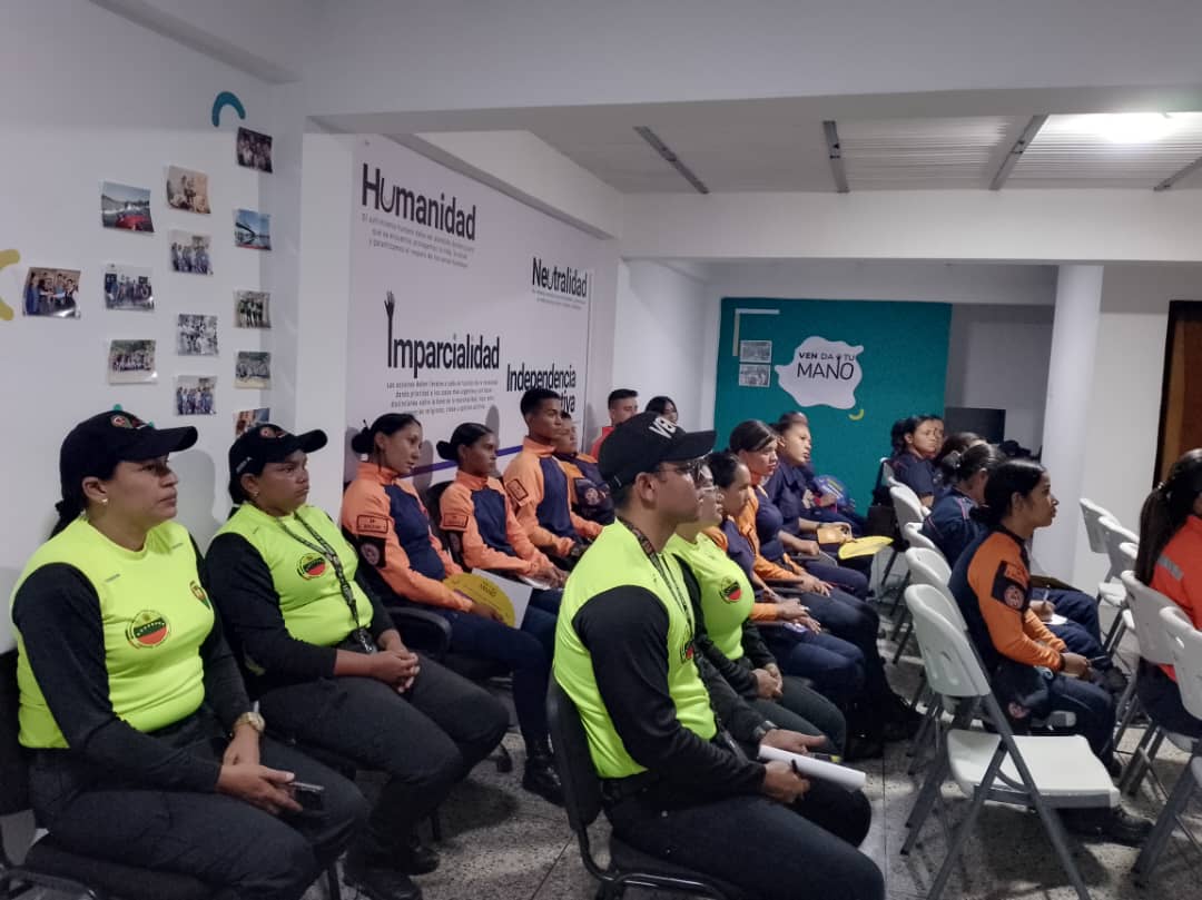 OCHA_Venezuela's tweet photo. 🔵Además, se abordaron temas como técnicas de mapeo y alerta temprana, enfoque de diversidad y género y gestión de alojamientos temporales.

Este fue un esfuerzo conjunto de @WFP_Venezuela, @ACNUR_Venezuela, @UNFPA_Ve, @unicefvenezuela, @CruzRojaVe, @Vendatumano1, OIM y OCHA🧵2/2 https://t.co/FtuiUNR3SB