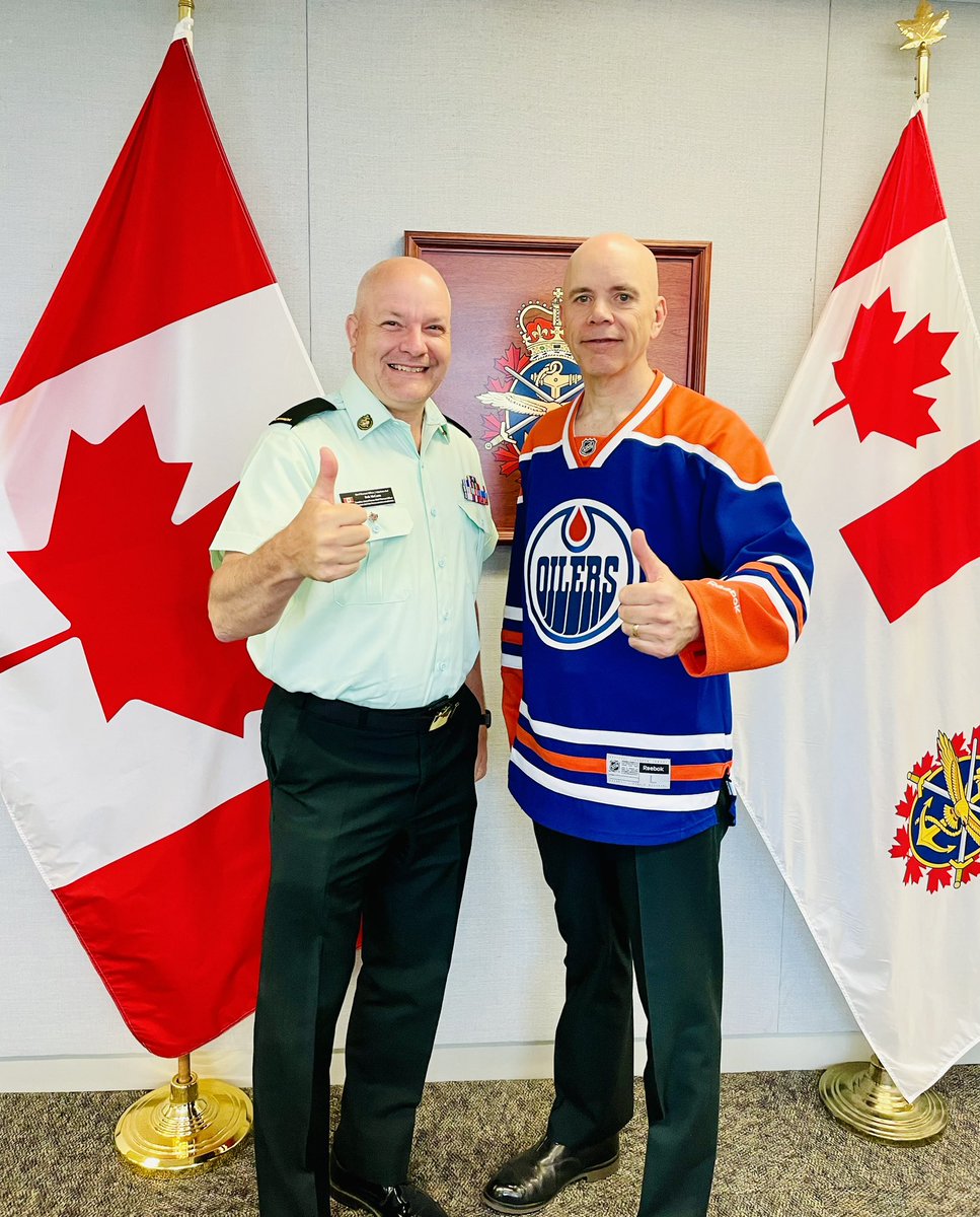 cafcwo_adjucfac's tweet image. 🏒🍁 Wishing the @EdmontonOilers the best of luck tonight from the Canadian Armed Forces Command Team! Show &apos;em your strength and resilience on the ice. Go Oilers! 🌟💪 #Oilers #LetsGoOilers #CanadianArmedForces