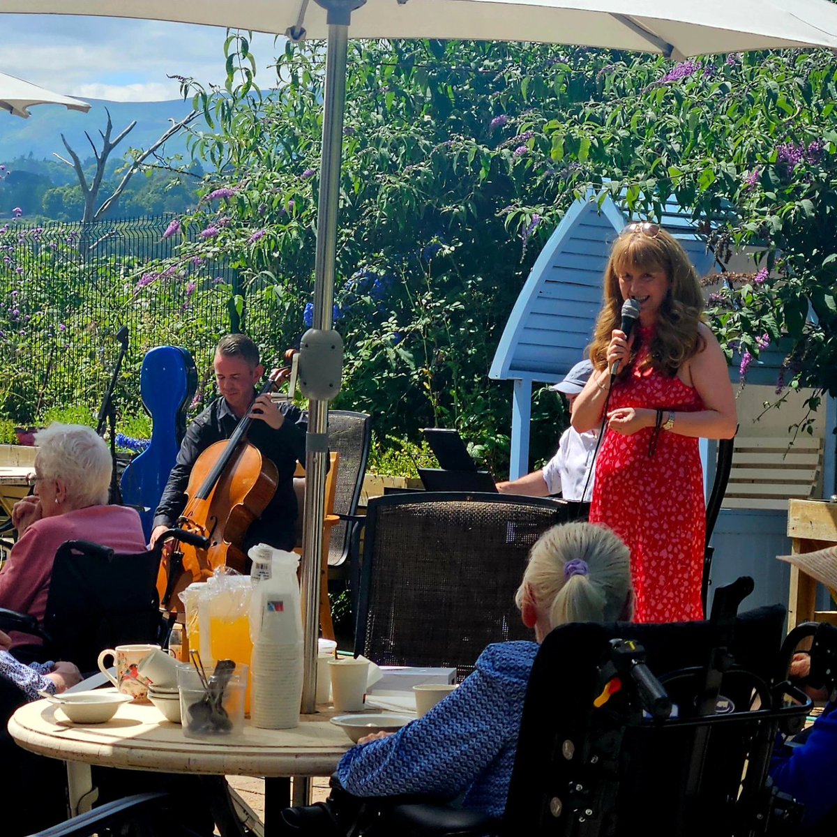 SandraOman1's tweet image. Back in sunny Wicklow today giving Care Concerts in residential care settings with the wonderful @MMMquartet As always, my heartfelt thanks to @geraldperegrine for keeping this wonderful project going, now in its fifth year! #careconcerts #musicforallages #MusicForAll