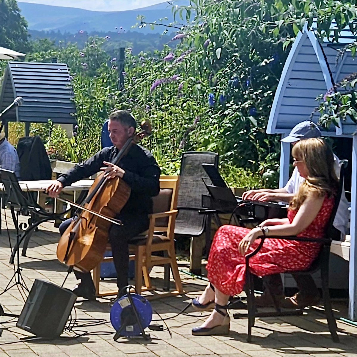 SandraOman1's tweet image. Back in sunny Wicklow today giving Care Concerts in residential care settings with the wonderful @MMMquartet As always, my heartfelt thanks to @geraldperegrine for keeping this wonderful project going, now in its fifth year! #careconcerts #musicforallages #MusicForAll