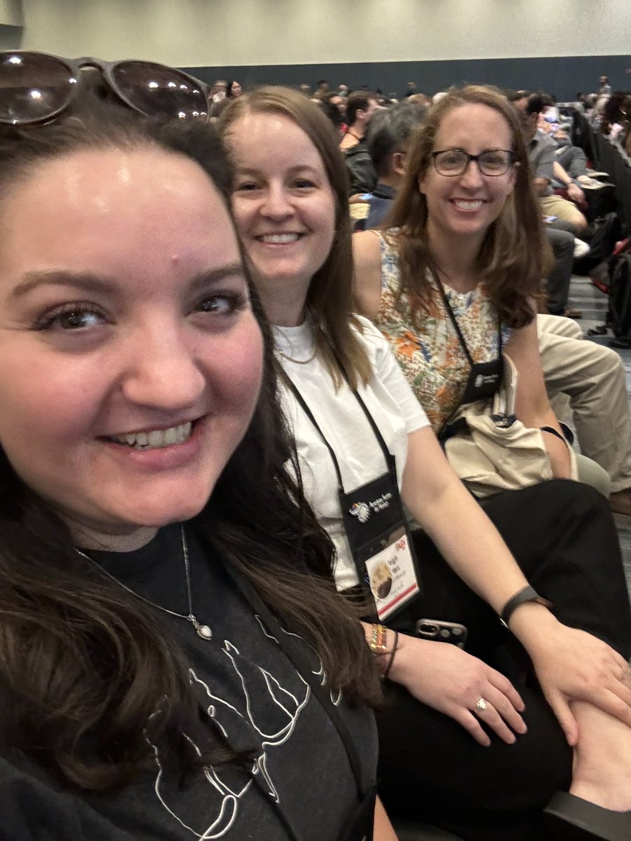 Ready for the <a href="/AmerSocVirol/">American Society for Virology</a>  #asv2024 first keynote to kick off what is sure to be a great conference!