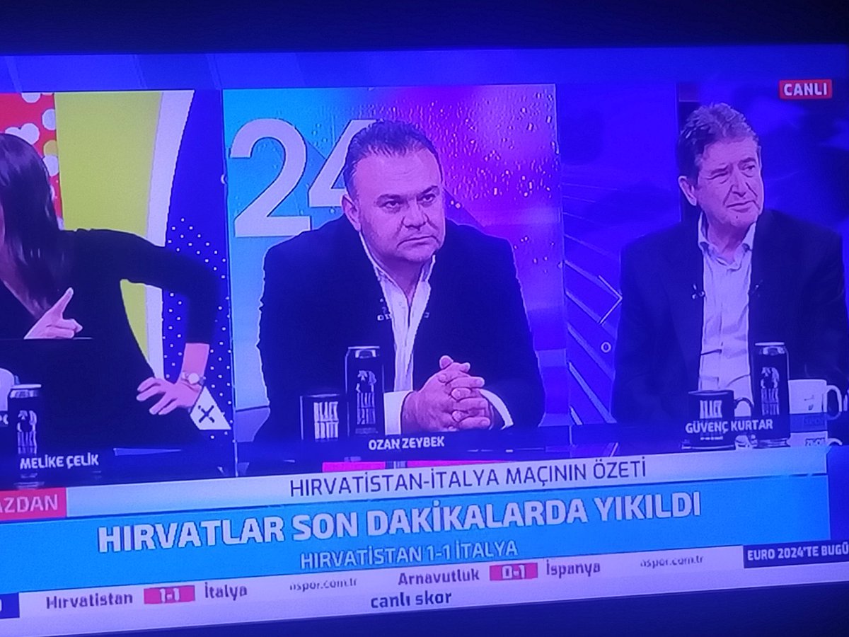 Bu kurtar denen arkadaşın başarısı ne dirki herkese sallıyor zeybeği söylemiyorum bile