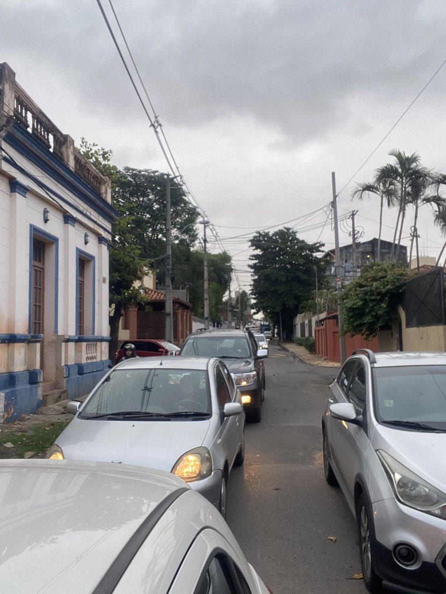 HartoMercedes's tweet photo. @nenechopy @asu_transito @AsuncionMuni @nenechopy @policia_py es una desastre el tráfico gracias a que siguen permitiendo el cierre de la Av. Artigas cuando  se solucionará esto?, @ABCDigital @enriquevp https://t.co/m7fVUuX6fx