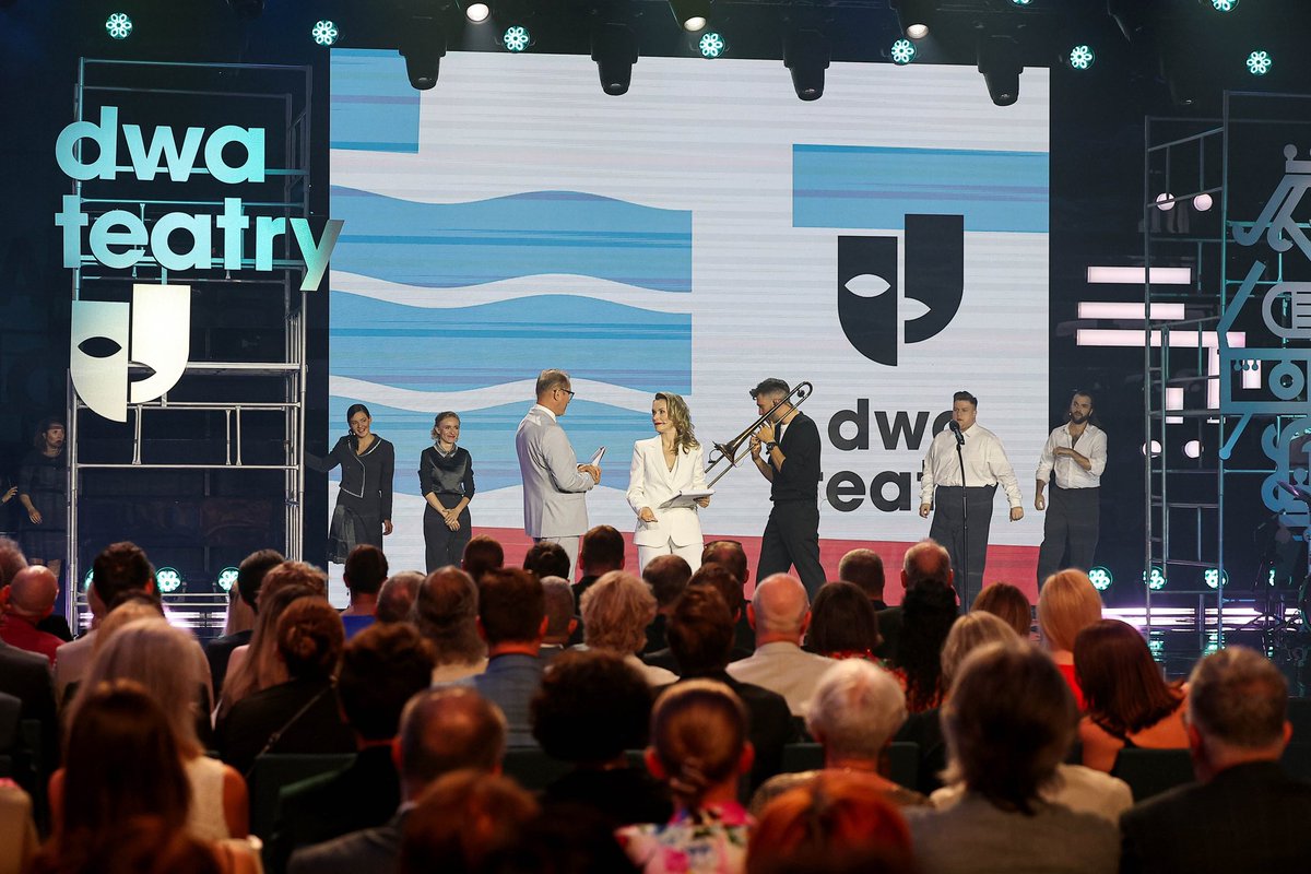 PolskiSenat's tweet image. Marszałek Senatu Małgorzata Kidawa-Błońska @M_K_Blonska była gościem 23. #DwaTeatry-Festiwal Teatru Polskiego Radia i Teatru Telewizji Polskiej, który powrócił do #Sopot. 

Podczas gali kończącej wydarzenie nagrodzone zostały najlepsze spektakle telewizyjne i słuchowiska radiowe