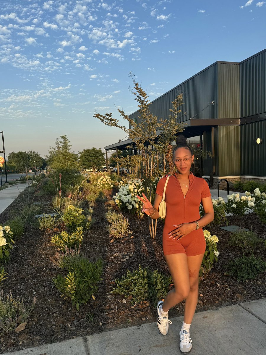 TayJanette tweet media