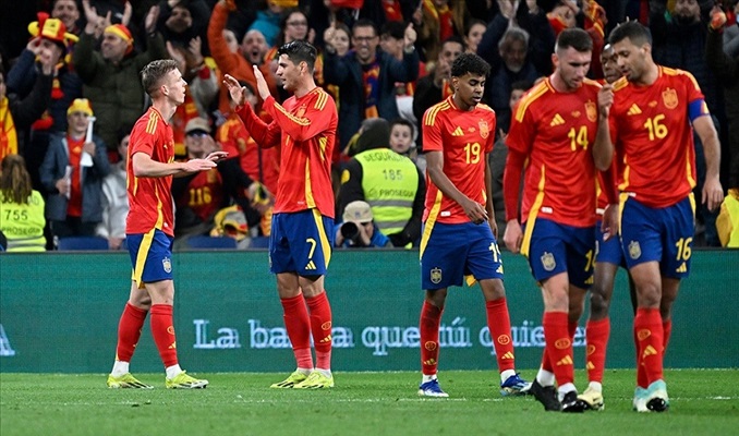 borsagundem's tweet photo. EURO 2024'te İspanya ve İtalya bir üst tura yükseldi #euro2024 #Bgrubu - https://t.co/6cdHAv51mz https://t.co/h9oRk5fb0h