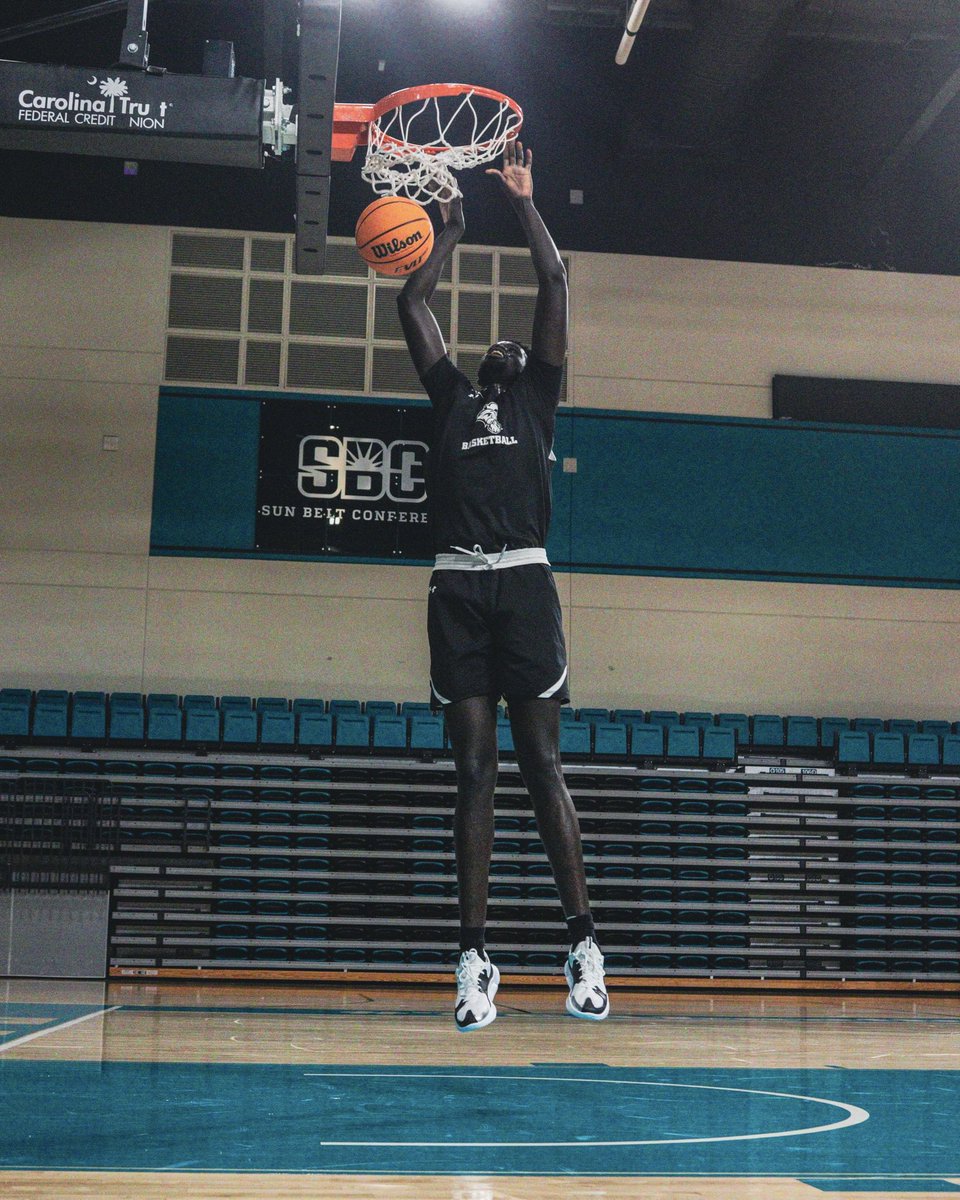 Coastal Men's Basketball tweet media