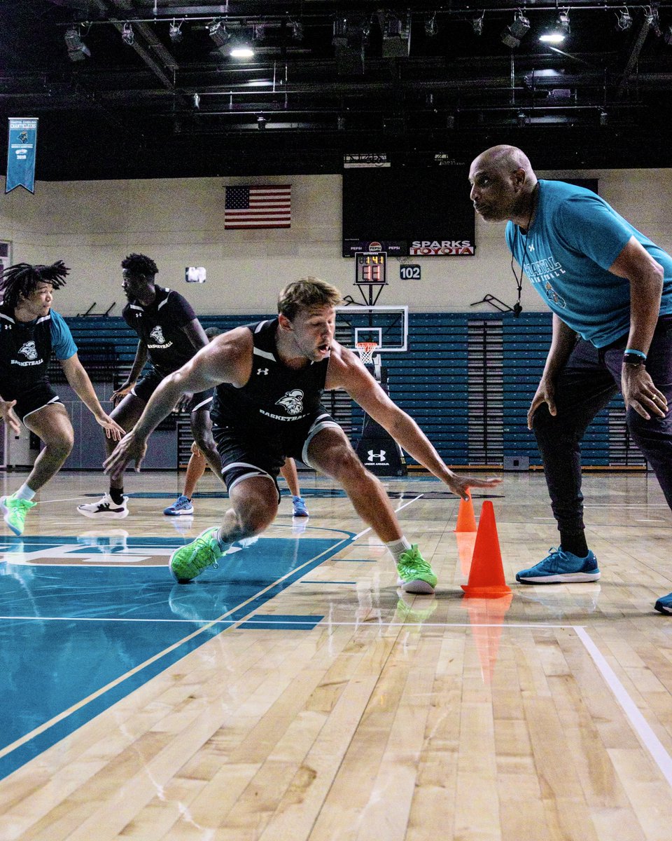 Coastal Men's Basketball tweet media