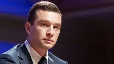 🇫🇷Programa LE PEN🇫🇷

- Jubilación a los 60
- Bajar IVA del 20% al 5,5% en energía, gas y gasolina
- Referéndum sobre inmigración
- Auditoria financiera
- Retirar ayudas sociales a los padres de menores que cometan delitos
- Expulsión inmigrantes delincuentes
- Uniforme