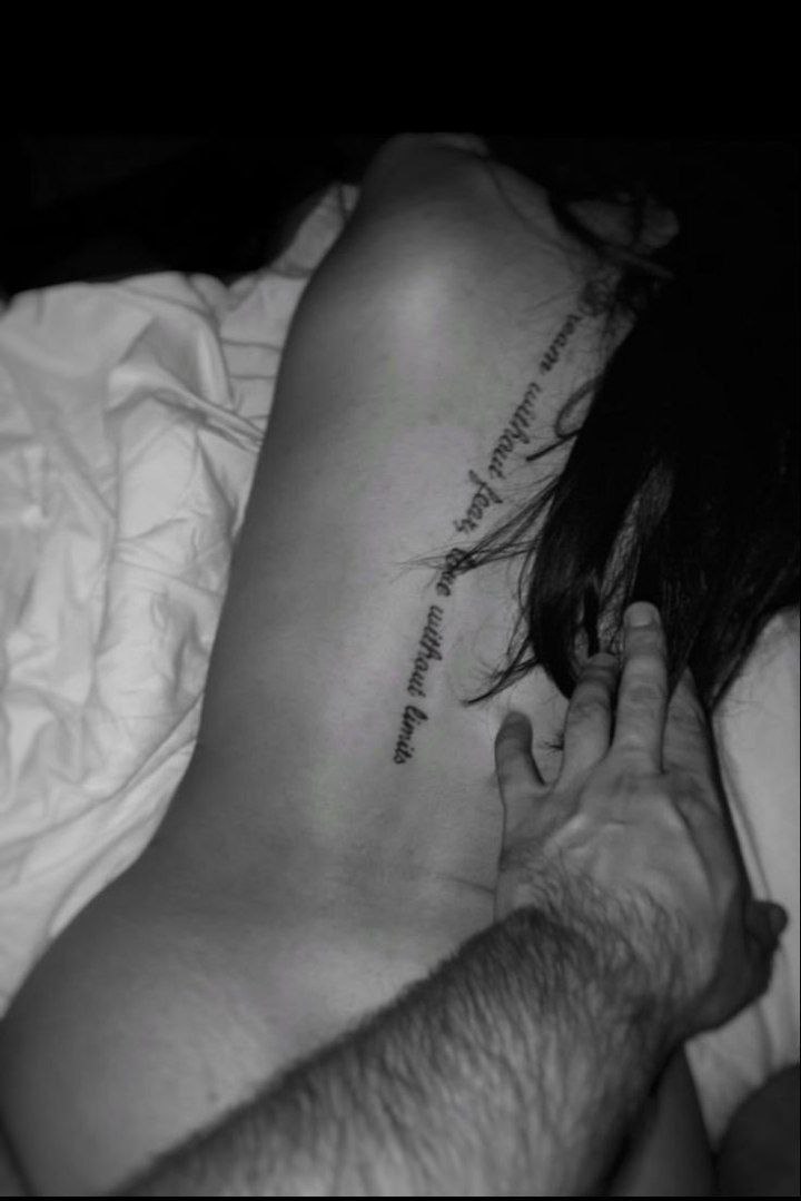 عشق تعنيف مؤخرتك ادمنت على تعنيفها لانزل شهوتي عليها تثيرني بشهوة❤️‍🔥