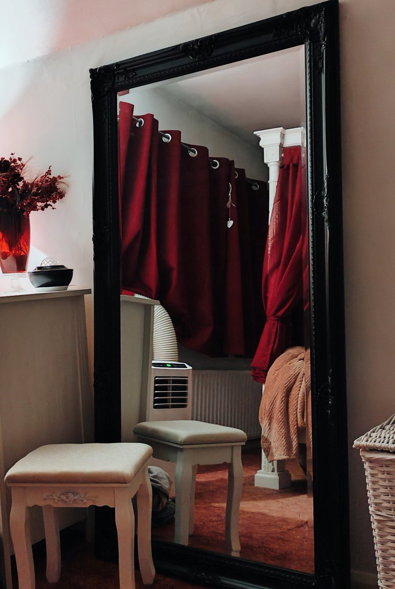 Kittybonbon2's tweet photo. Finally got a huge mirror that faces the four poster bed for those who like watching in the mirror 😉 and for lots of naughty pics of course 😜😈🪞#escort #adultwork #onlyfans #fourposter #mirror https://t.co/YWjjIzPwsR
