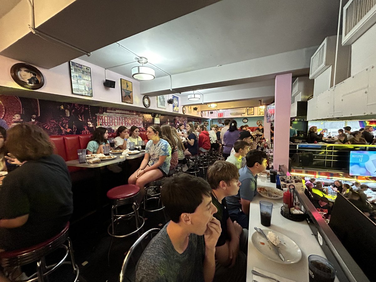 MapleHillLibrary tweet media