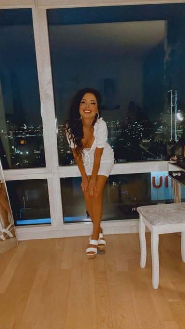 I've been waiting for you! 😜 https://t.co/Jt1GYQLXIQ https://t.co/gYeSLXzWbA