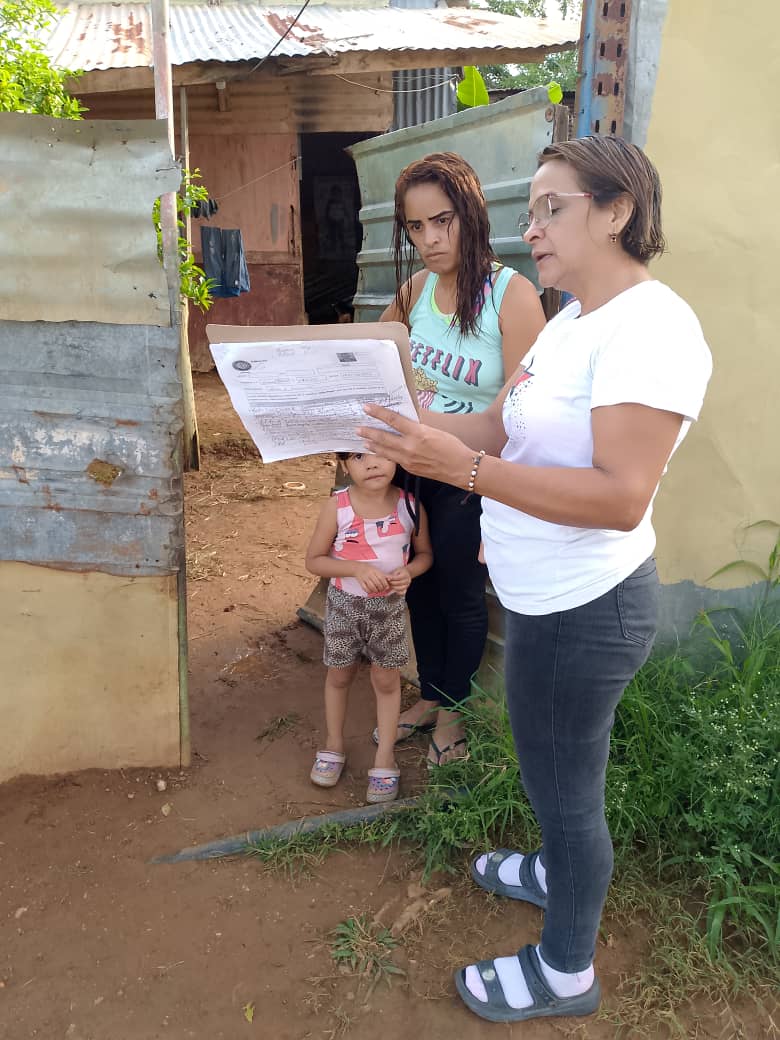 Hoy 24 de junio nuestro equipo de colinas de guacamaya municipio Andrés Eloy blanco trabajando sin desmayo a solo días de un nuevo amanecer llevando el mensaje de como ejercer el derecho al voto con Edmundo Gonzáles solo 33 nos separa <a href="/CFranmi/">Franmi Hernandez calvo</a> <a href="/DouglasJimenez/">DOUGLAS JIMÉNEZ</a> <a href="/romnyflores/">Romny Flores</a>