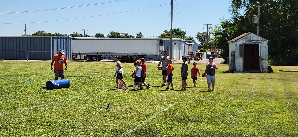 Spillan_66's tweet image. What a great first day of the @CZR_Football Camp! The young Bearcats were energetic, excited, and ready to learn! Looking forward to day 2 tomorrow! It&apos;s D Day Baby!!!!! #TogetherWeWill #BBS24