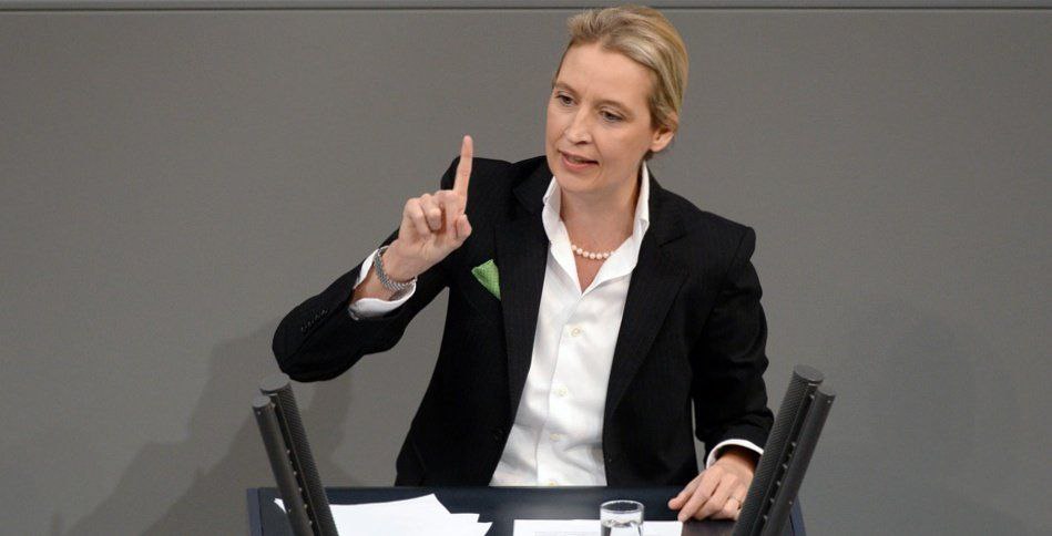 🇪🇺 O partido alemão de extrema-direita AfD formou o grupo The Sovereignists no Parlamento Europeu, unindo partidos similares de vários países. Liderado por Alice Weidel e Tino Chrupalla, o bloco pode impactar significativamente a política da União Europeia. 🧵