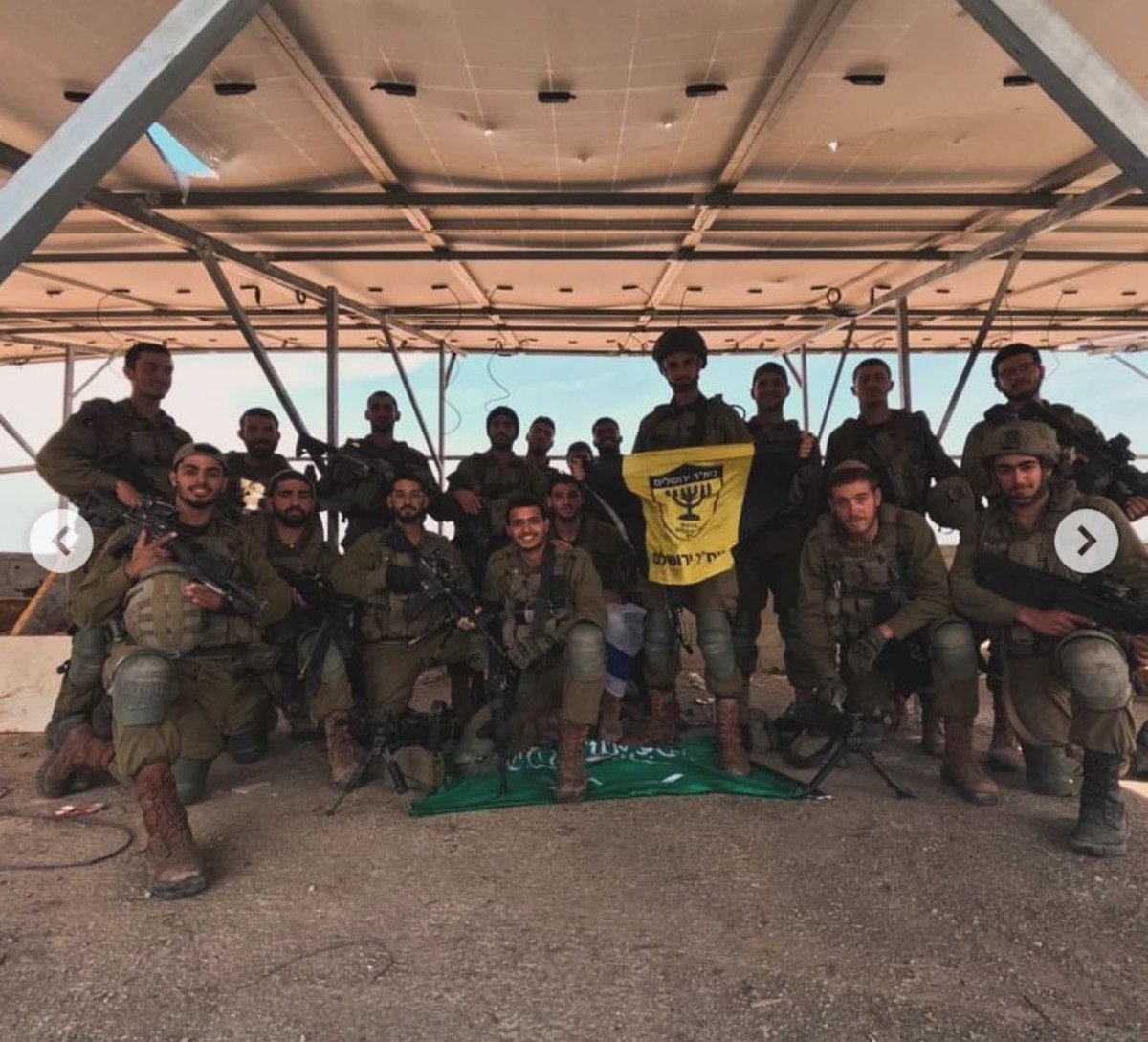 ⚡️Another angle of zionist terrorists stomping on a Saudi flag (which contains the holy Shahada) 

For the scummy pajeet zionists that think it’s photoshopped: instagram.com/shmuel.assulin…