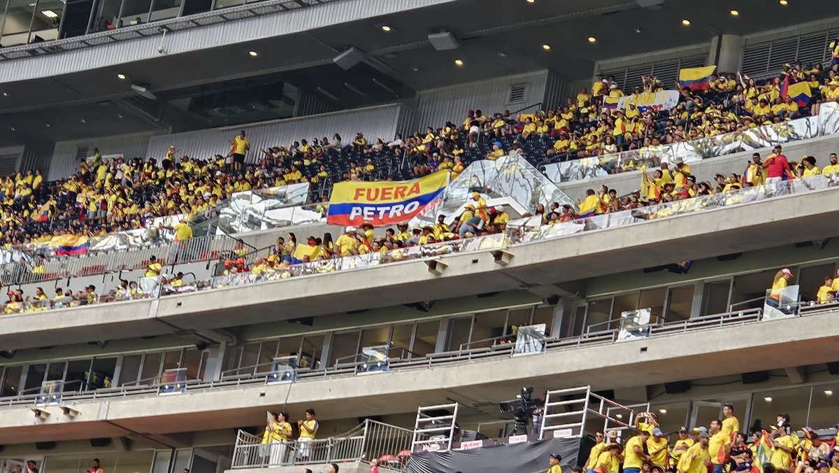 DanielSamperO's tweet photo. Petro dirá que dice Fuerza Petro... https://t.co/X1QvrJXUc5