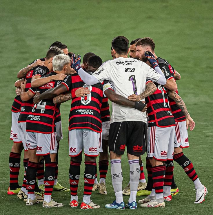 teencrf's tweet photo. Minha seleção. ❤️🖤 https://t.co/5ZAMKhPQCy