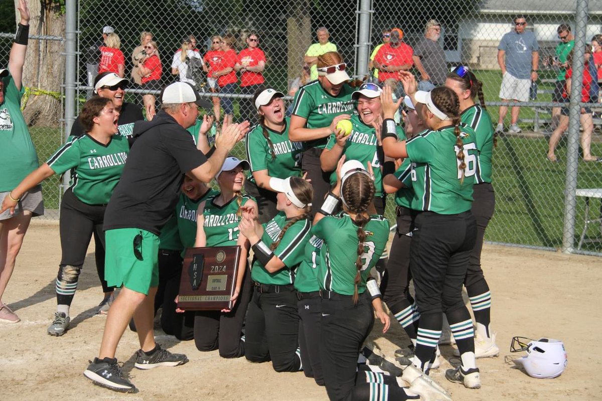 huhles2006's tweet photo. CHS Softball Award night💚2024 WIVC Conf Champs, Regionals Champs 3x and 2x Sectional Champs. Lady-Hawk Award, 1st Team WIVC All-Conf, 2nd Team All-State, and Academic All Conf. So thankful🙏@SBRRetweets @agoler35 @LindenwoodSB @Get2CollegAth @EIU_Softball @QUHawksSB https://t.co/Z7jMzYad9f