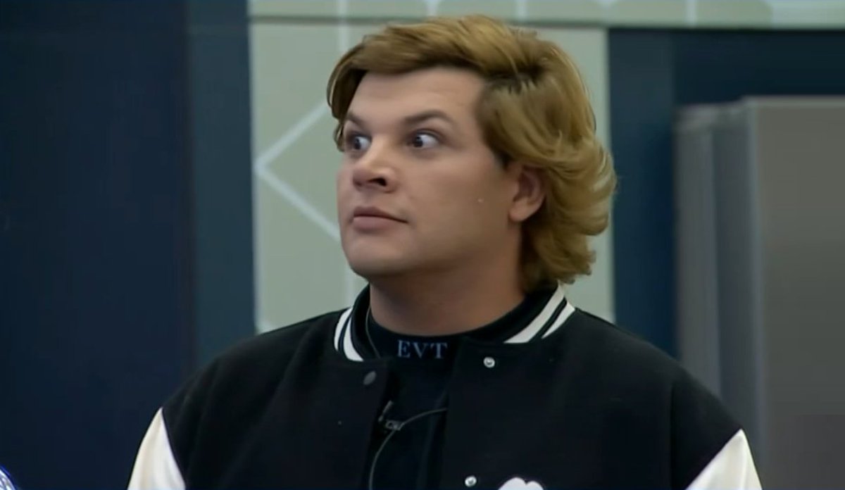 lautiporr's tweet photo. Emma viendo como bautista hace el papel de marcos #GranHermano o #granvalore https://t.co/kc8V7PXkWp