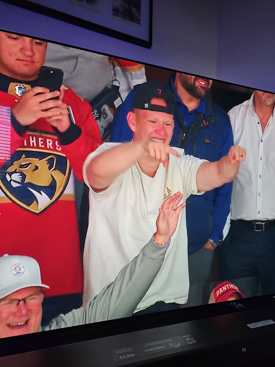 EastVan808's tweet photo. I think we all wish we had a brother like Brady Tkachuk https://t.co/5r6fq3XC4o