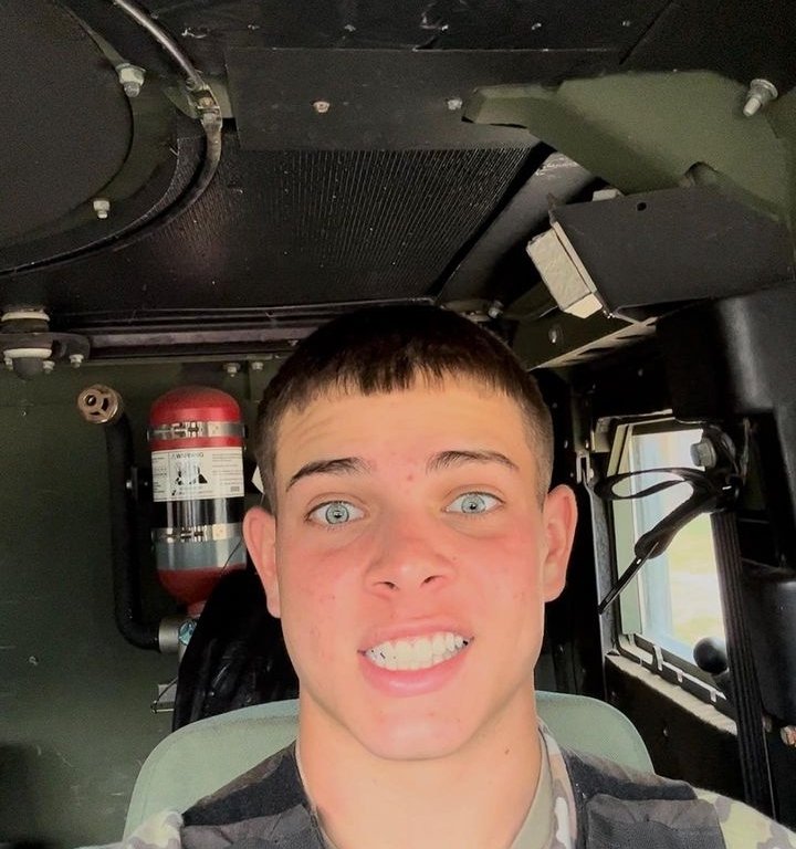 Good morning Y'all
Best I've felt this week.. 
#Armysoldier #Armycorps #strong #Gayarmylife #laugh #smile