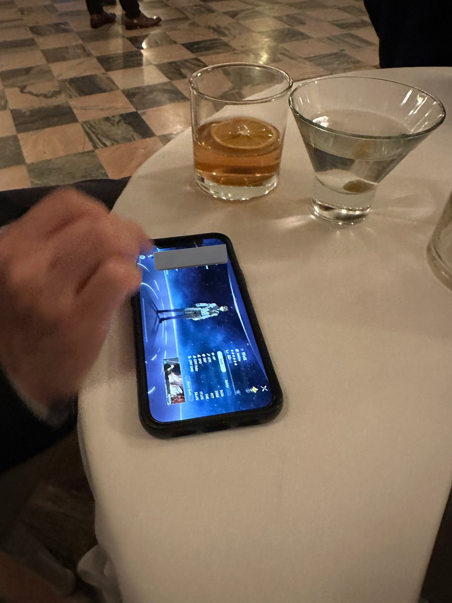 office_otaku's tweet photo. random doctor i just met at this wedding is grinding his dailies for genshin impact LMAOOOOO https://t.co/mB3dVw8Ihl