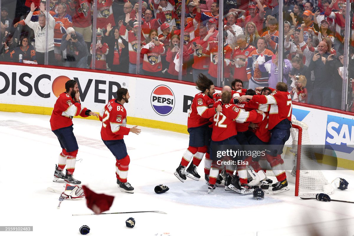 GettySport's tweet image. BRING IT IN, FLORIDA!!! 🏆

@FlaPanthers @NHL #TimeToHunt #StanleyCup #NHL 

📸: @ElsaGarrison
