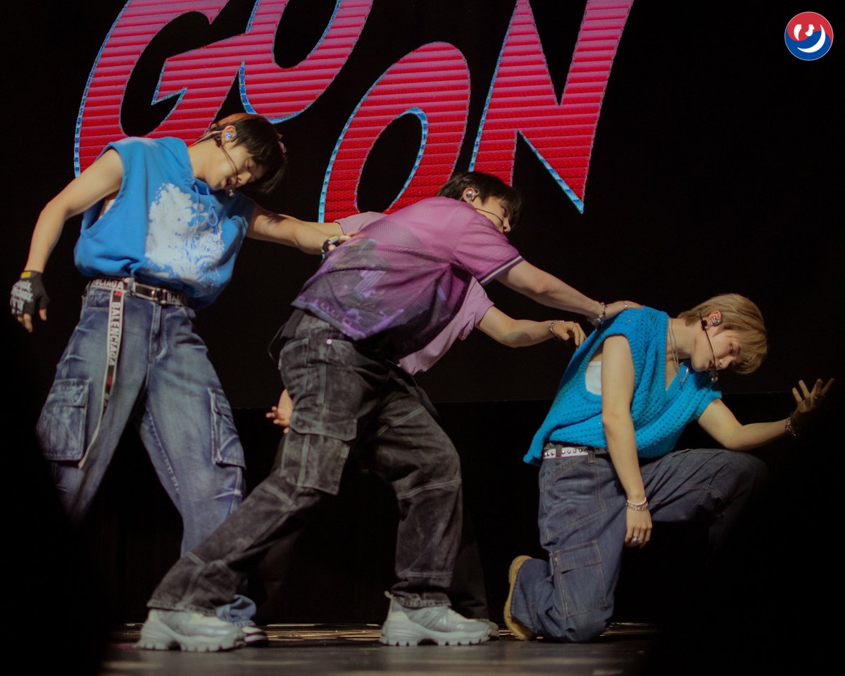 Genius_kor's tweet photo. Though three members were absent from the tour, the four standing on stage put incredible effort into making their performances feel whole!

Check out Genius Korea’s review of #VERIVERY (@the_verivery)’s #GO_ON Tour in Chicago now!

➡️https://t.co/hIFu1K6lgk https://t.co/PTjr4CoSnx