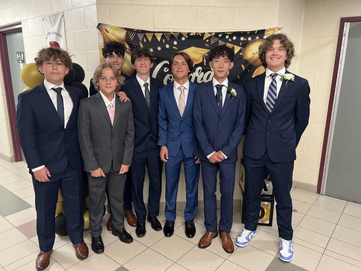 Congratulations to our Grade 8 Graduates!