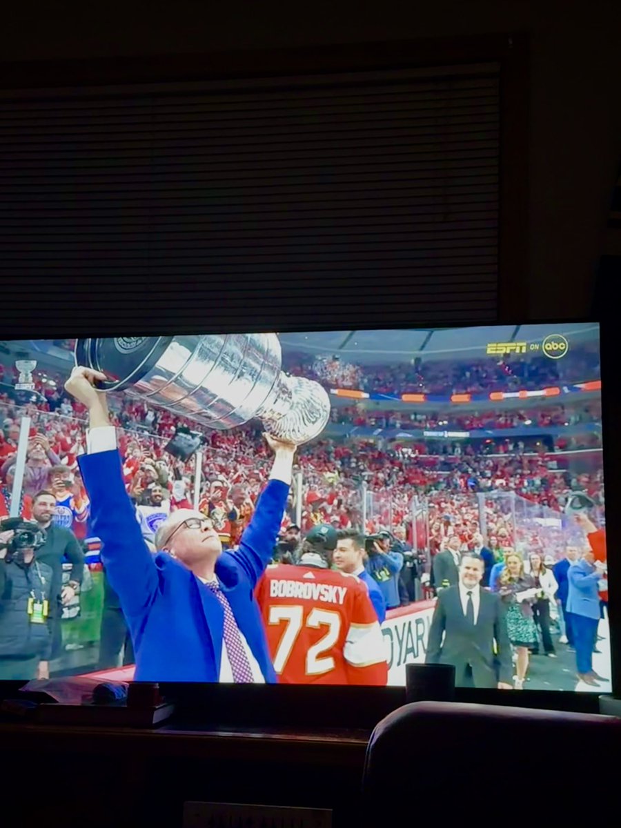 RussianGahs's tweet photo. More #PostGameThoughts Paul Maurice= Legend. Bob is now a HOFer, happy for him. Also, did I just see Roberto Loungo lift the cup?? https://t.co/nUJPT5f7Hj