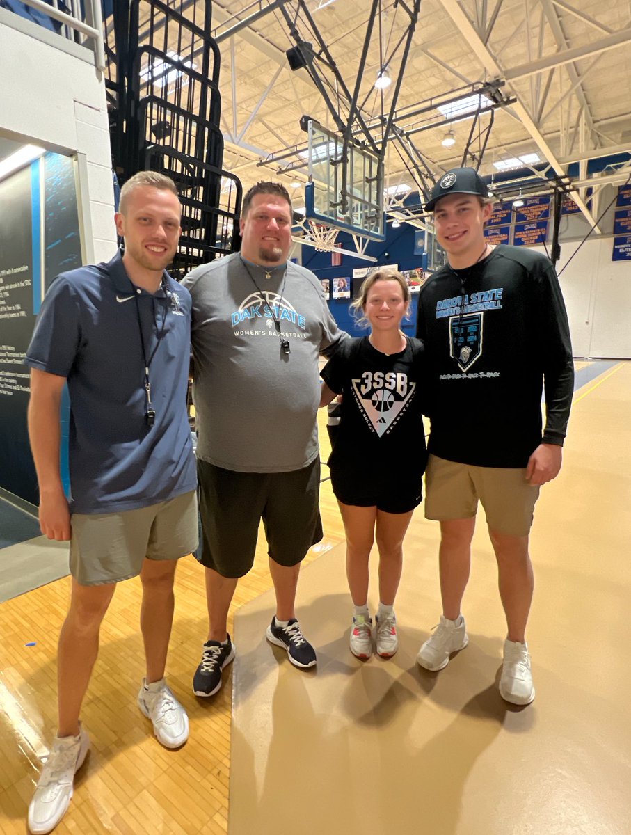 BrookeFullerTX's tweet image. I had a great visit with @dakotastate_wbb and so much fun at the camp.  Thank you @DCMoe19, @coachleier, @Carter_Malone1 and DSU players for making me feel so welcomed! #FastFreeFun 
@teamlexaustin @coach_clark512 @AndersonWBBall