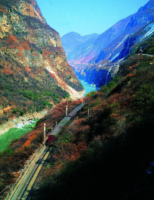 liguihong0625's tweet photo. ⛳️China Railway, Traveling with Beauty:The train is traveling in the Dadu River Canyon
中國鐵路,與美同行:列車行進在大渡河峽谷中
#TrainingArea #BRIDGERTON #polin https://t.co/bjOYknjyIR