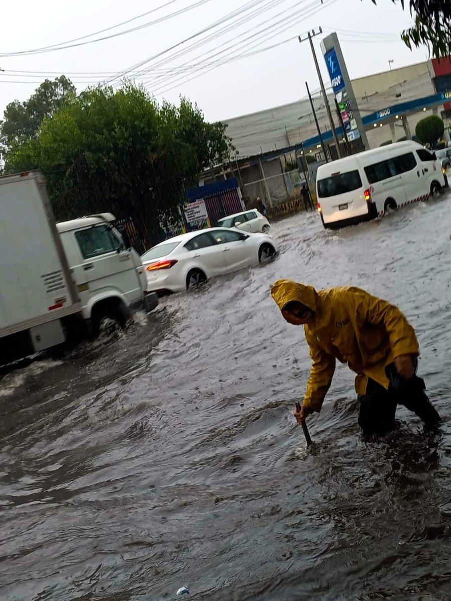 PuntoMedioEdo's tweet photo. ⛈🤳🏻📣 Así se ven las afectaciones por la lluvia de esta tarde en #Tultitlán. https://t.co/fREjrL46u1