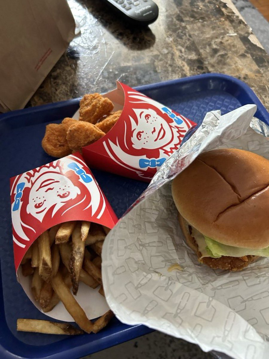 khithepreacher's tweet image. Got greedy and ordered Wendy’s