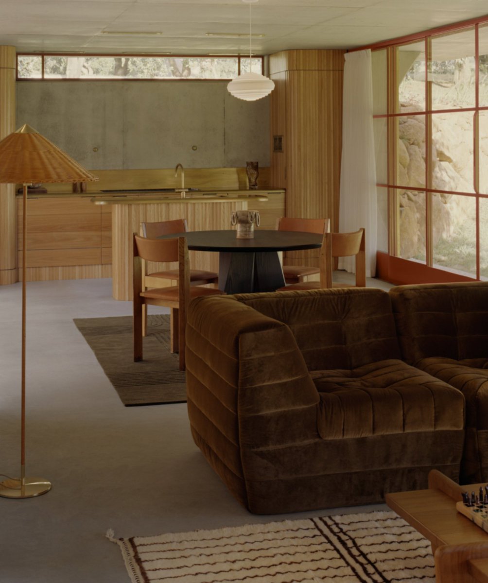 luusssso's tweet photo. Very into the warmth and natural tones of this underground Brutalist home https://t.co/8LyJj73y3e