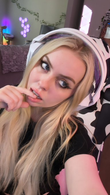 Watch Haley Spades 🌸 ONLYFANS's leaked NSFW photo on TwXstars