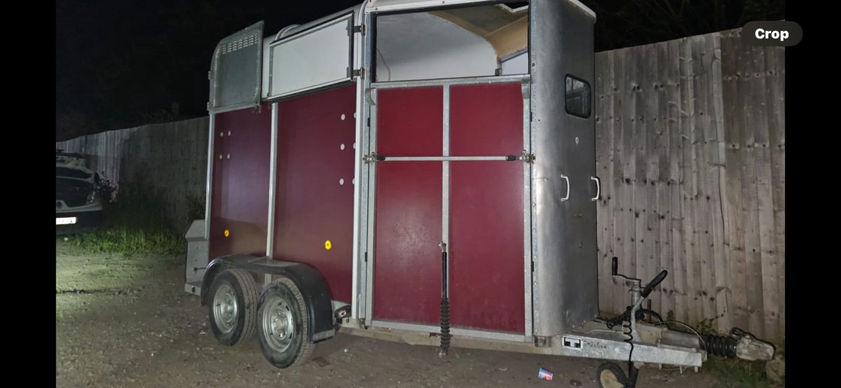 TVP_RuralCrime's tweet image. The Rural Crime Taskforce executed a warrant tonight at a premise in Gerrards Cross 👮‍♂️

A Mercedes on false plates was seized + several other sets of false plates. Whilst on site officers spotted a horse trailer which was stolen from Tunbridge Wells, this was also seized!