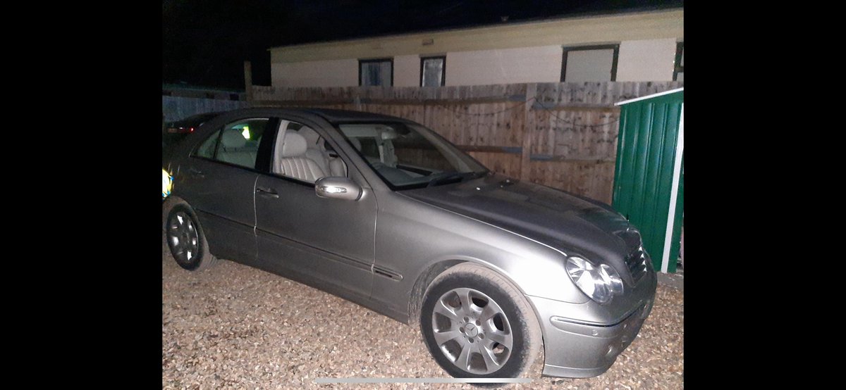 TVP_RuralCrime's tweet image. The Rural Crime Taskforce executed a warrant tonight at a premise in Gerrards Cross 👮‍♂️

A Mercedes on false plates was seized + several other sets of false plates. Whilst on site officers spotted a horse trailer which was stolen from Tunbridge Wells, this was also seized!