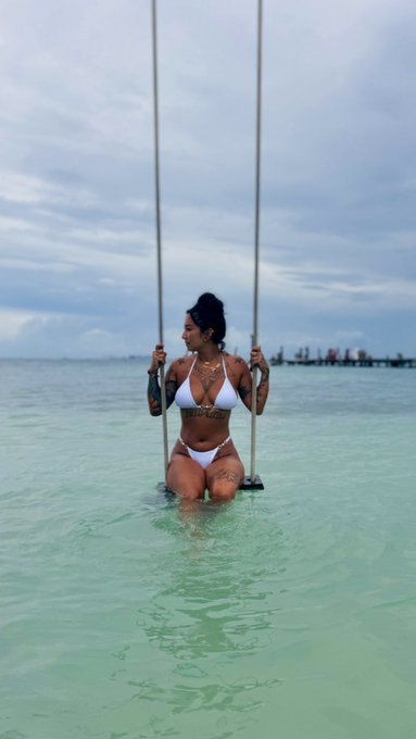 Trying for candid&hellip;got a video later on OnlyFans that&rsquo;s far from candid but is wayyyy hotter than this<a href="/tag/hawktuah"class="tags"><span>#hawktuah</span></a>