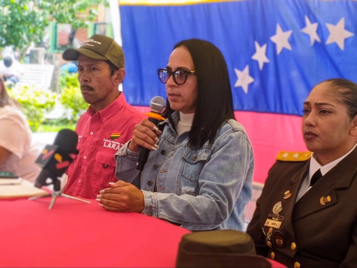 concejo_simonp's tweet photo. #24Jun A través de una rueda de prensa la Concejala Willys Romero Presidenta del Concejo Municipal junto a la Alcaldesa Angie Gutiérrez, al Prefecto Victor Aranguren y a los Cuerpos de Seguridad Presentaron el Plan de Seguridad del Municipio Simón Planas.

#PatriaAntiimperialista https://t.co/S1EMm3Pdkk