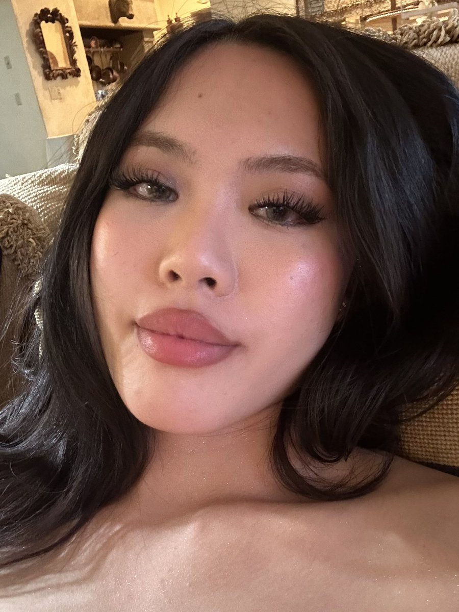 emmesvo's tweet image. Sleepy Girl