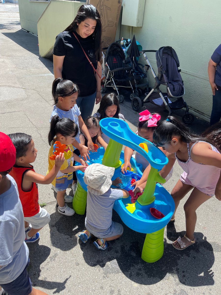 Our EHS homebase program allows parents to meet twice per month for socialization activities for their child as they collaborate with children and develop skills. This past Friday, the program was offered at @laschools partner school Miramonte Elementary <a href="/MiramonteEleme1/">Miramonte Elementary</a>