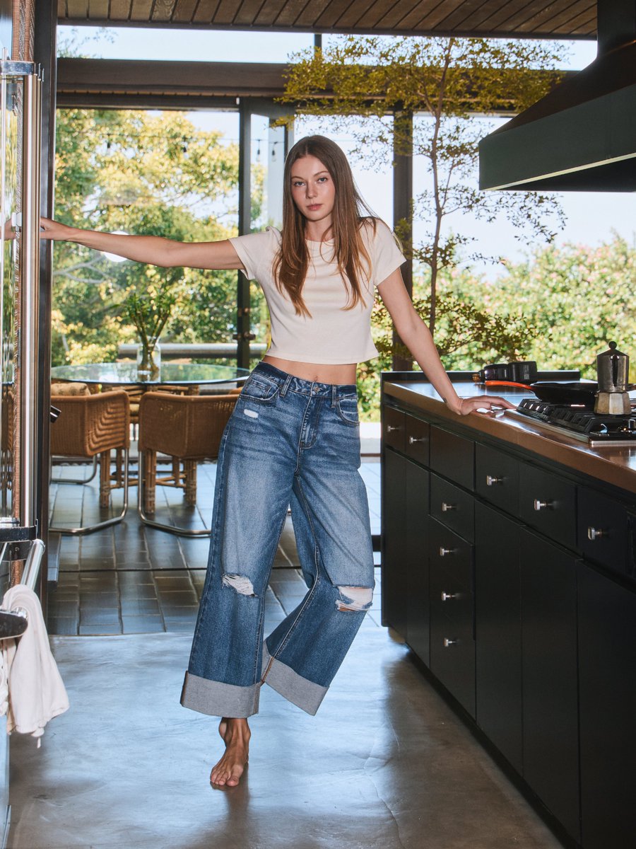 Super High Rise Cuff Baggy Wide Leg Jeans 
#flyingmonkeyjeans
#flyandbefree
#ootd #fashion #jeanoutfits